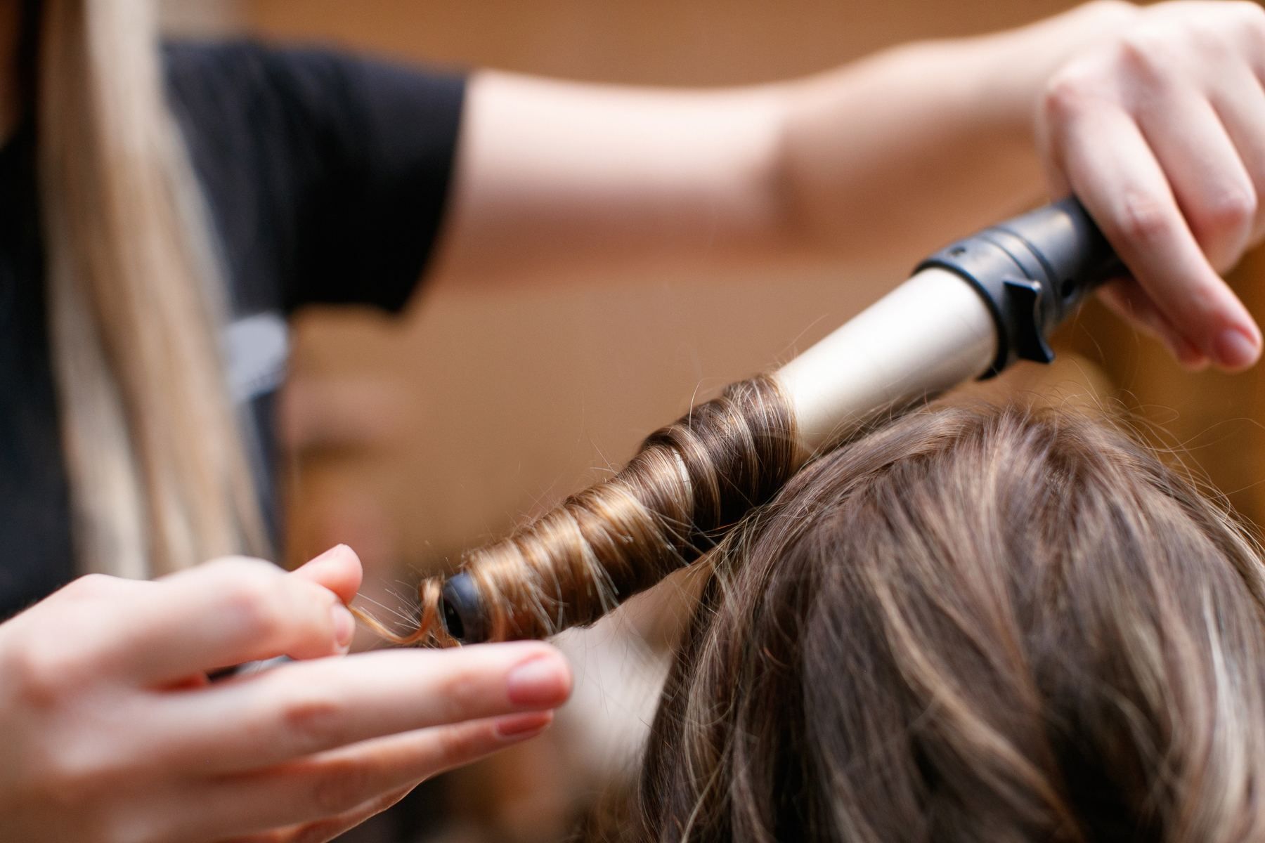A curl being set with tongs